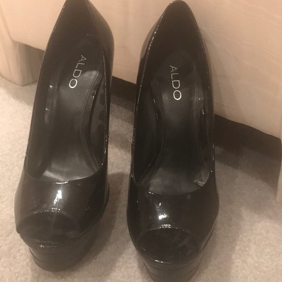 Aldo barely worn platform patent leather shoes - Picture 3 of 3
